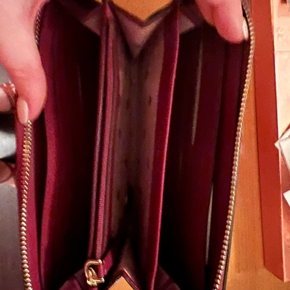 Kate Spade Wallet. - Picture 3 of 4